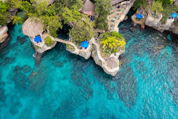 Scenic view of Negril, Westmoreland Parish, Jamaica, showcasing white sandy beaches, clear turquoise waters, and lush palm trees under a bright blue sky. Ideal for visitors wondering, "When is the best time to visit Jamaica?"